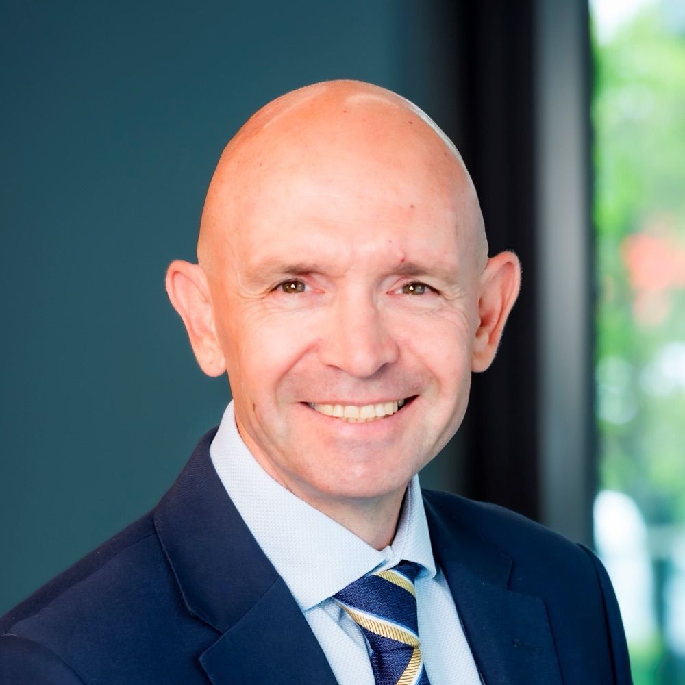 Evan Davies headshot